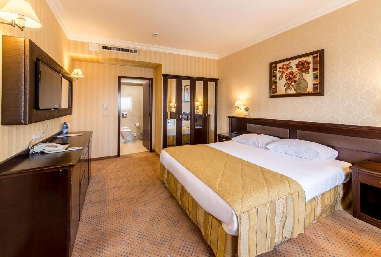 Ramada Hotel & Suites By Wyndham Bucharest North Eksteriør billede