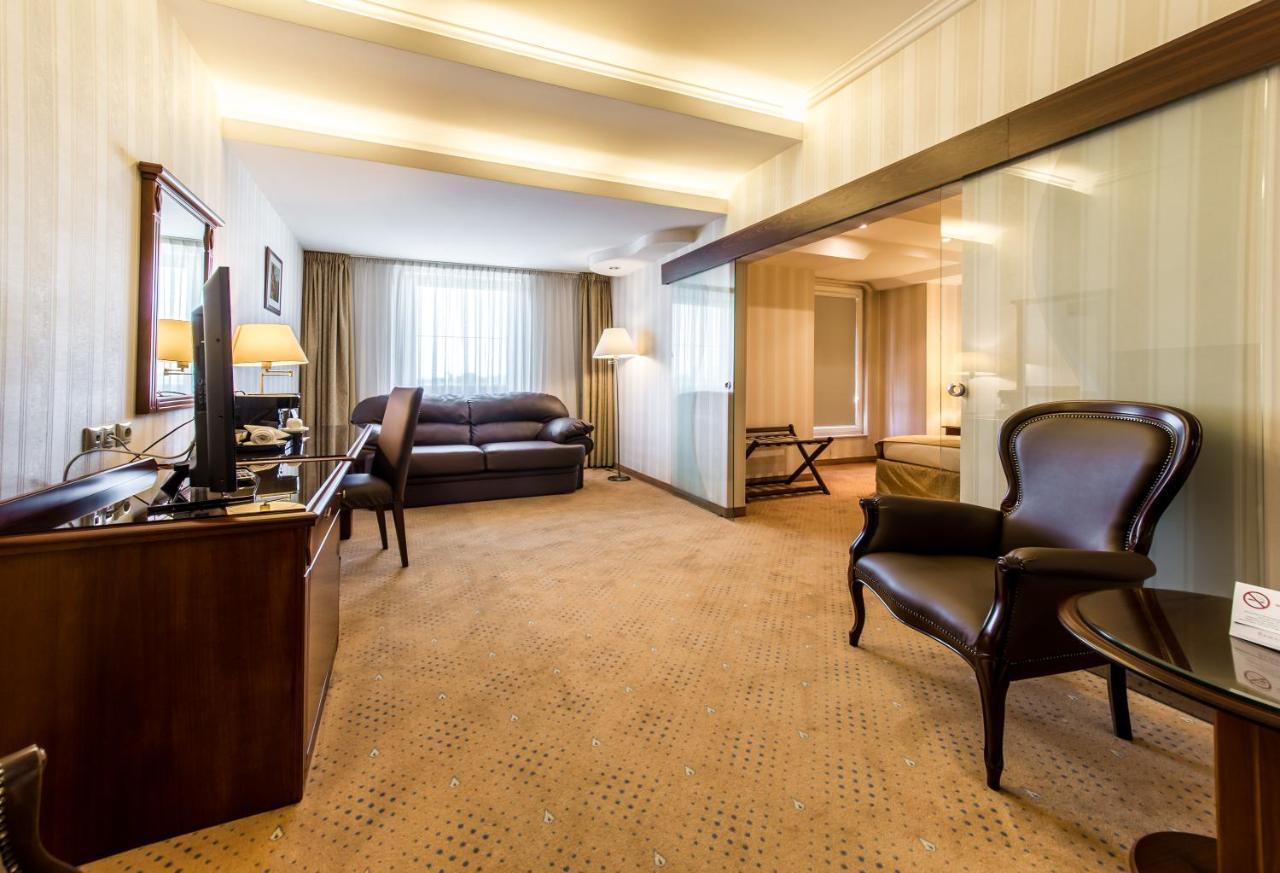 Ramada Hotel & Suites By Wyndham Bucharest North Eksteriør billede