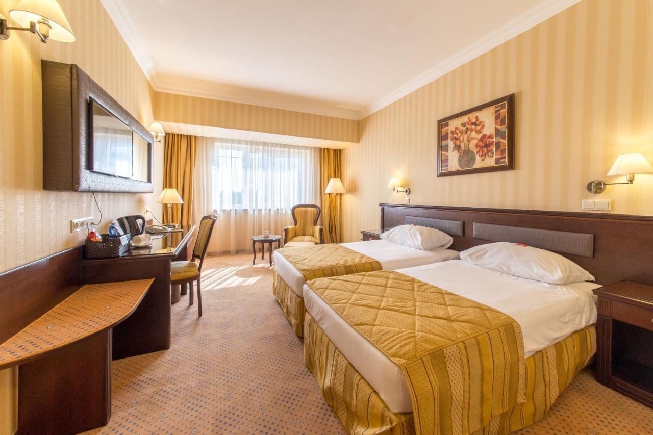 Ramada Hotel & Suites By Wyndham Bucharest North Eksteriør billede