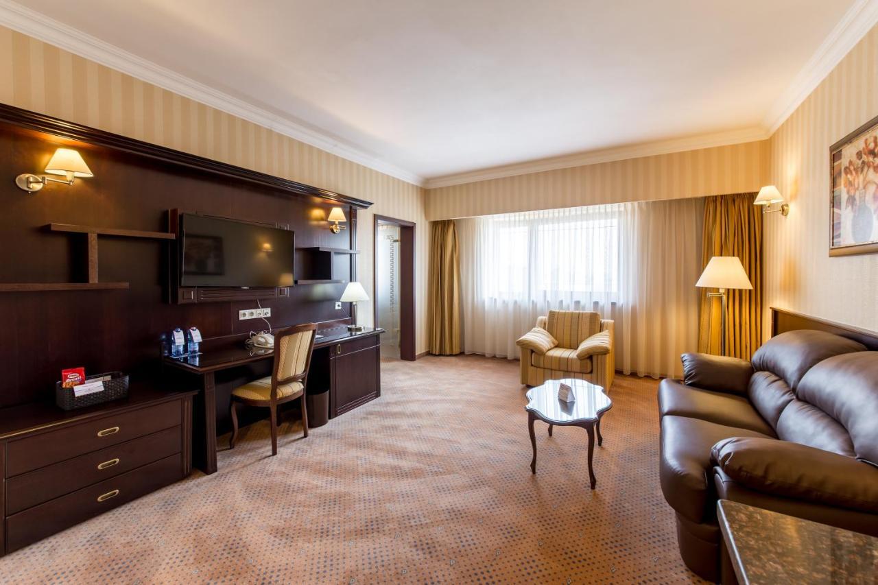 Ramada Hotel & Suites By Wyndham Bucharest North Eksteriør billede