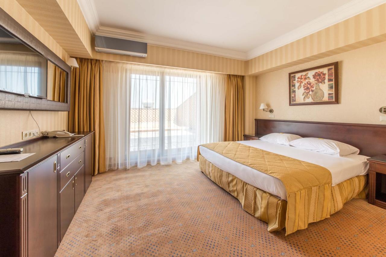 Ramada Hotel & Suites By Wyndham Bucharest North Eksteriør billede