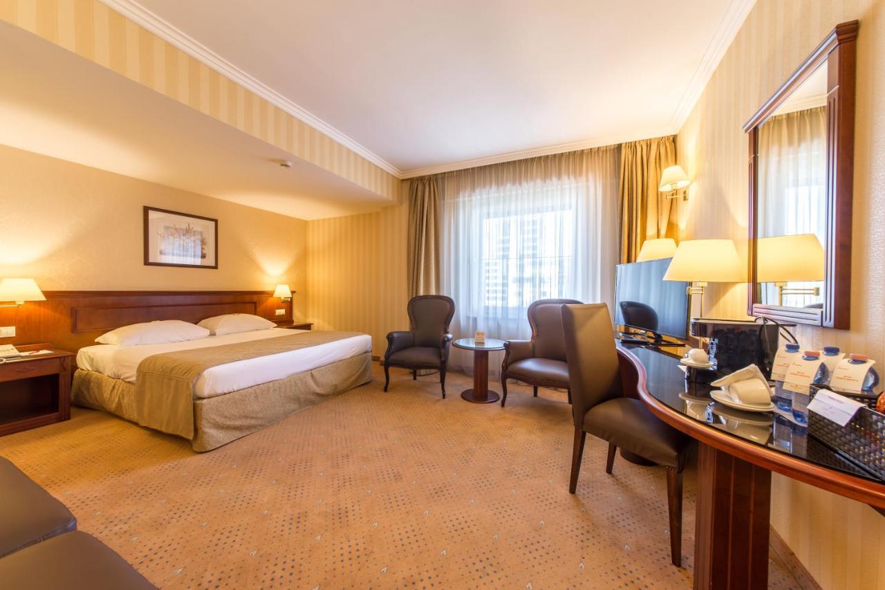 Ramada Hotel & Suites By Wyndham Bucharest North Eksteriør billede