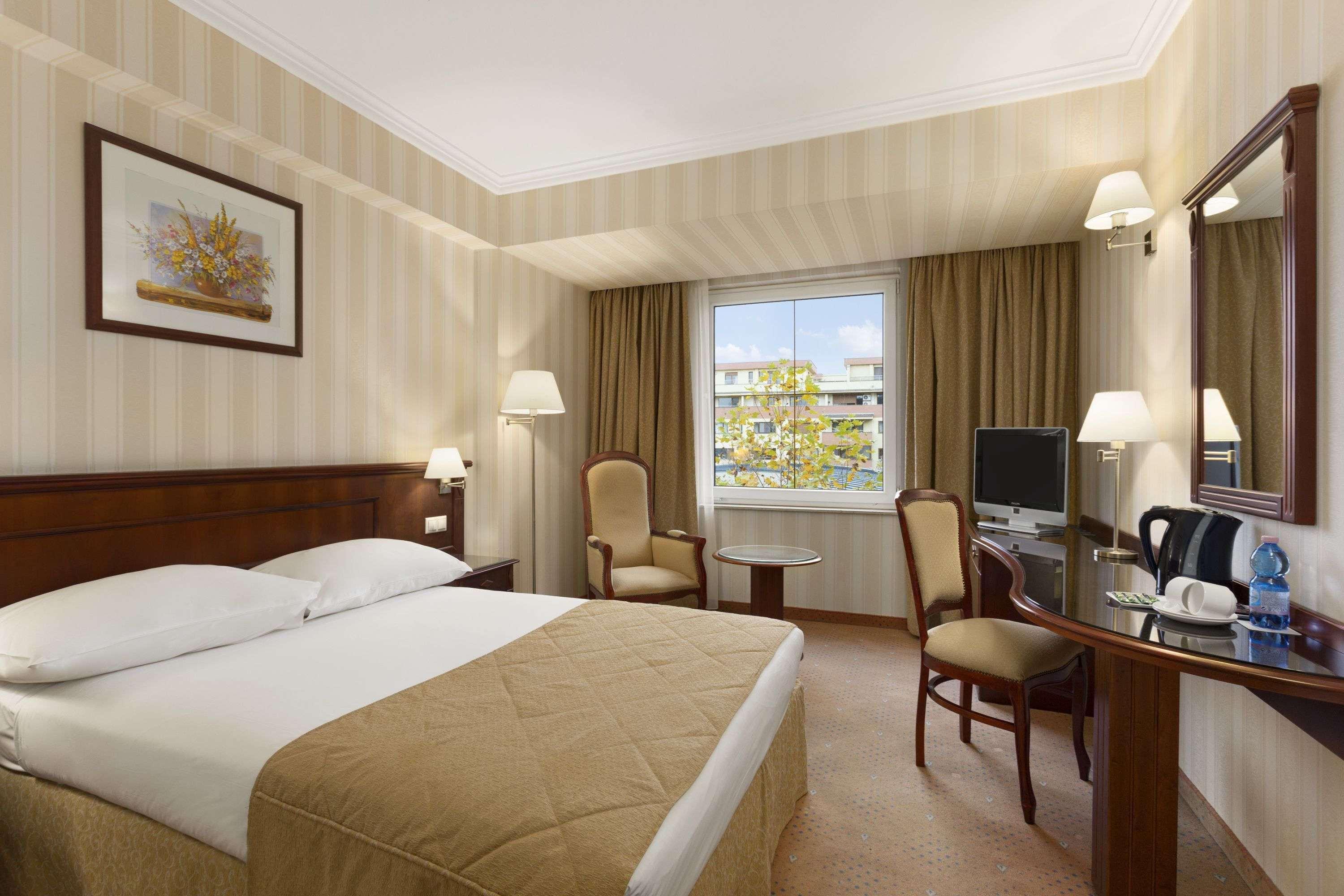 Ramada Hotel & Suites By Wyndham Bucharest North Eksteriør billede