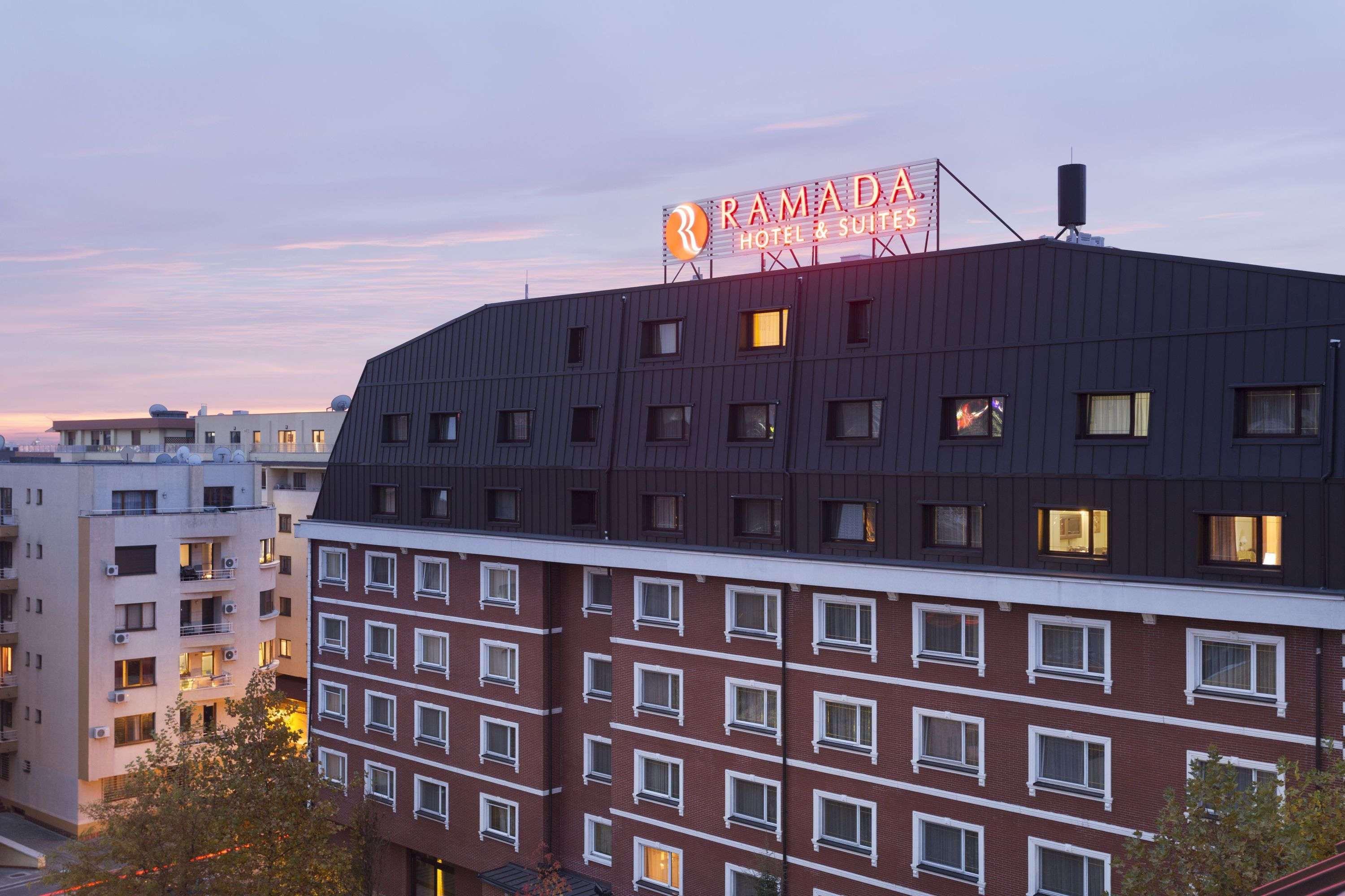 Ramada Hotel & Suites By Wyndham Bucharest North Eksteriør billede