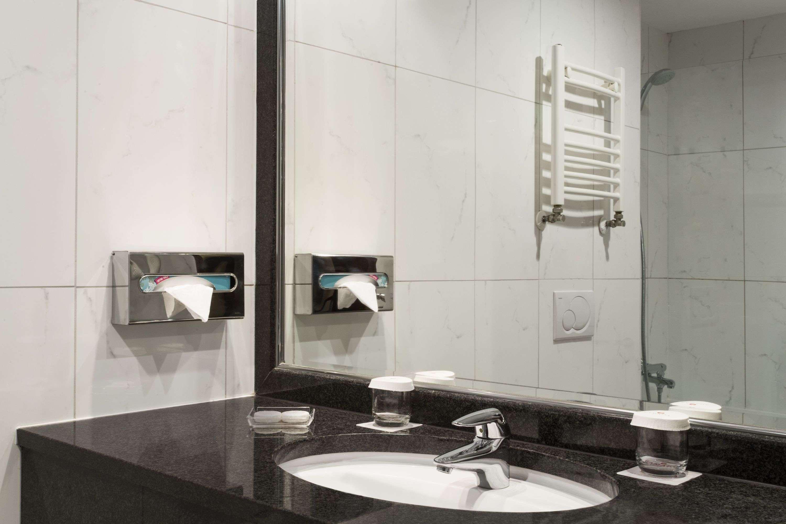 Ramada Hotel & Suites By Wyndham Bucharest North Eksteriør billede