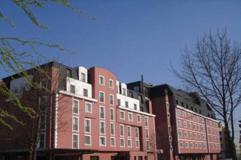 Ramada Hotel & Suites By Wyndham Bucharest North Eksteriør billede