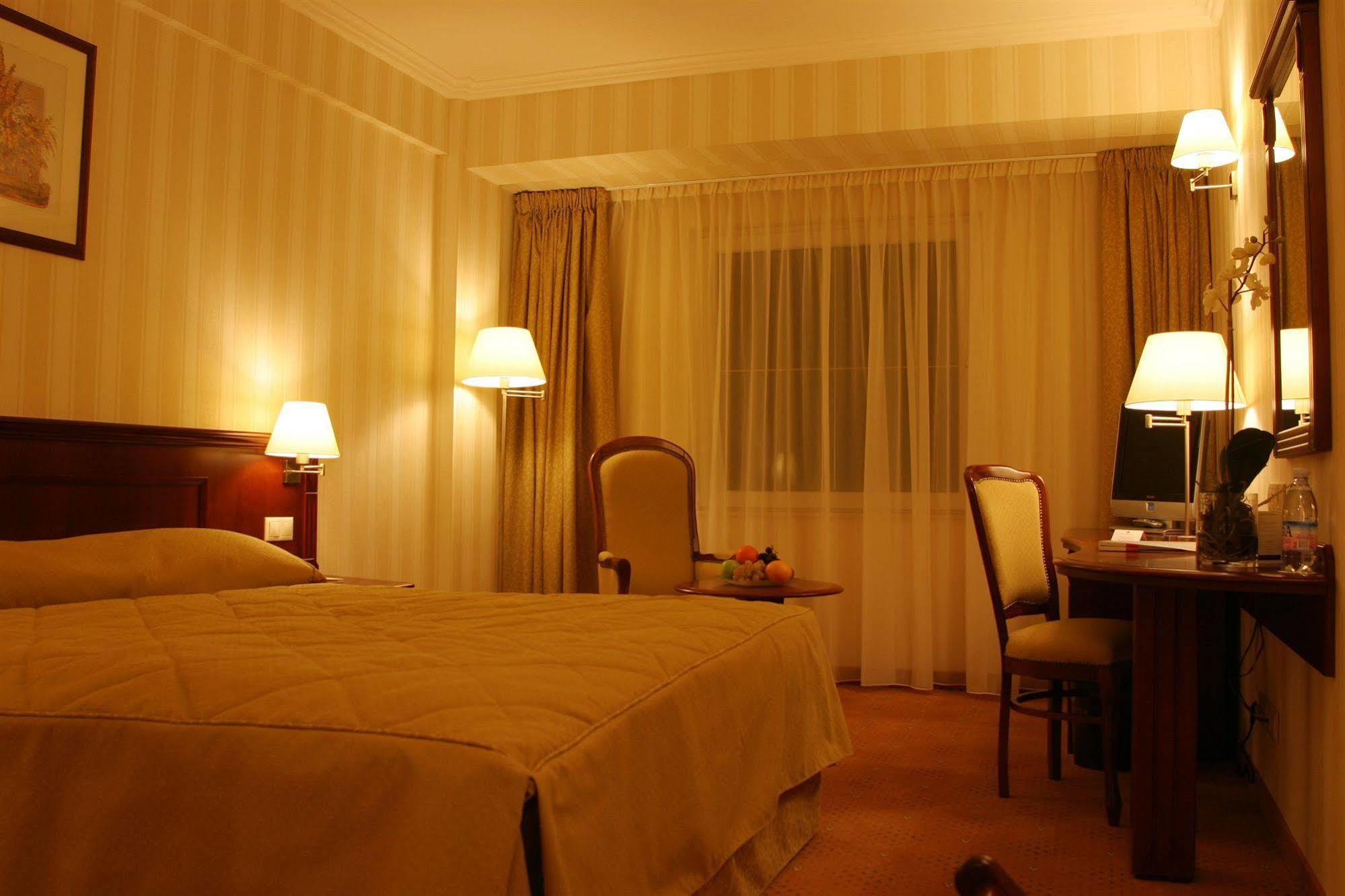 Ramada Hotel & Suites By Wyndham Bucharest North Eksteriør billede