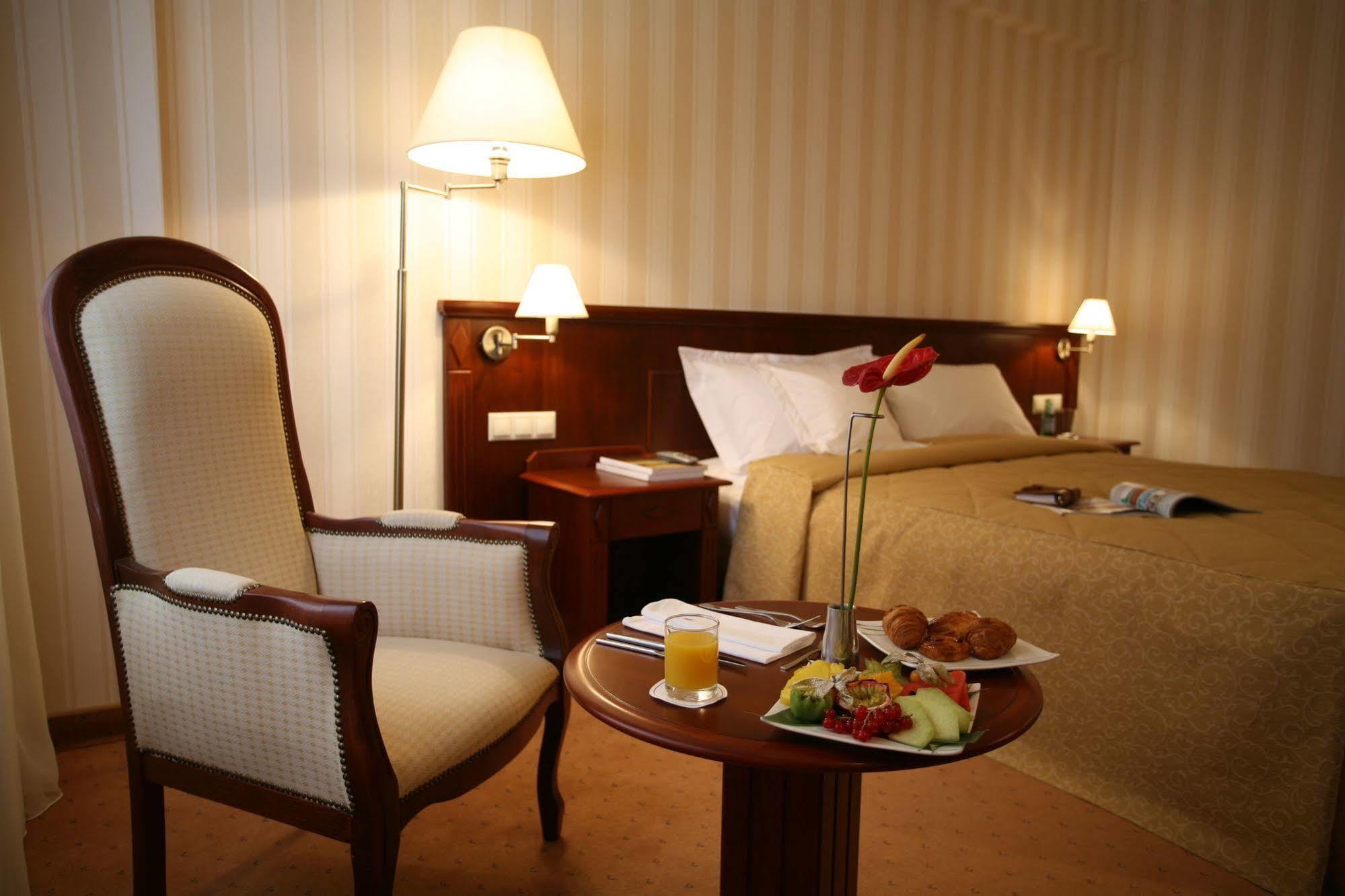 Ramada Hotel & Suites By Wyndham Bucharest North Eksteriør billede