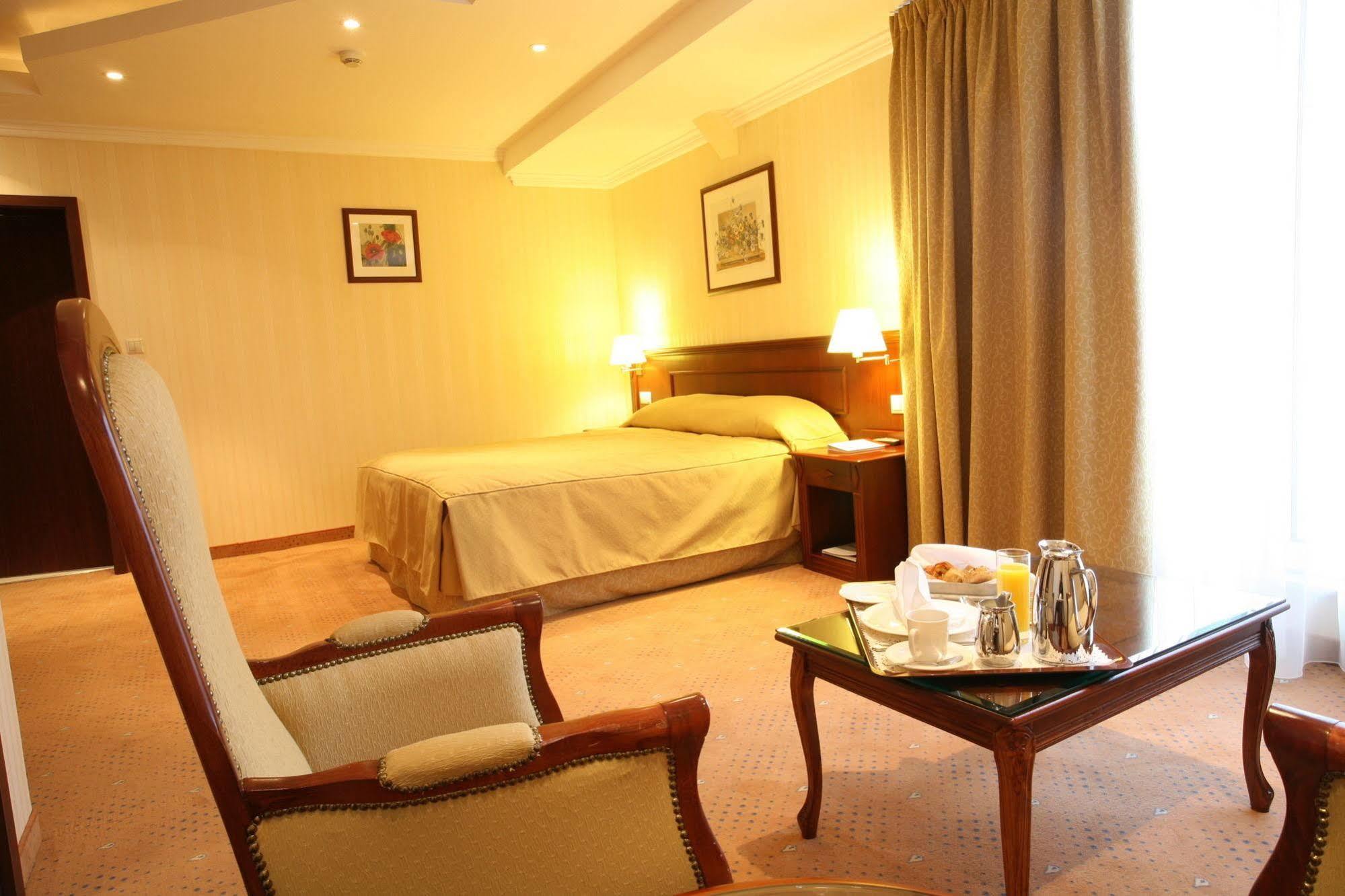 Ramada Hotel & Suites By Wyndham Bucharest North Eksteriør billede
