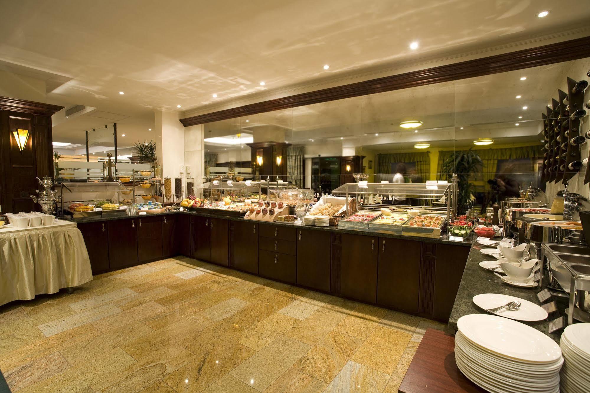 Ramada Hotel & Suites By Wyndham Bucharest North Eksteriør billede